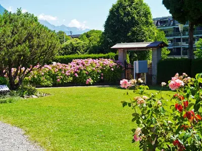 Ein Garten an der Unterkunft Chalet Maria Interlaken