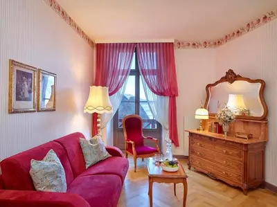 Ein Sitzbereich in der Unterkunft Grandhotel Giessbach