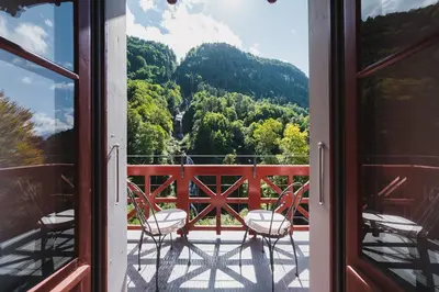 Ein allgemeiner Bergblick oder ein Berglick von des Hotels aus