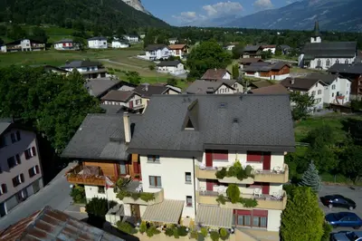 Ein allgemeiner Bergblick oder ein Berglick von des Gasthauses aus