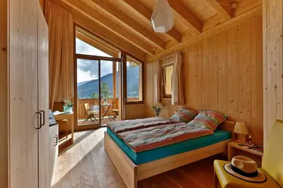 Ein Bett oder Betten in einem Zimmer der Unterkunft BerglandHof Hotel Ernen