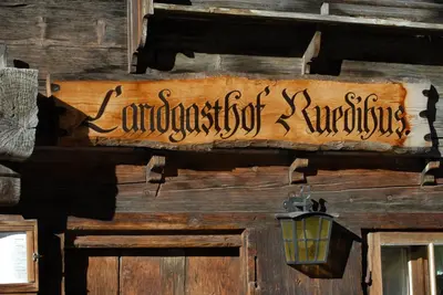 Ein Zertifikat, Auszeichnung, Logo oder anderes Dokument, das in der Unterkunft Landgasthof Ruedihus ausgestellt ist