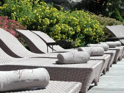 Ein Sitzbereich in der Unterkunft Hôtel Bella Tola & SPA