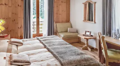 Ein Bett oder Betten in einem Zimmer der Unterkunft Hotel La Cambuse