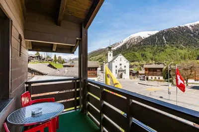 Ein allgemeiner Bergblick oder ein Berglick von des Gasthauses aus
