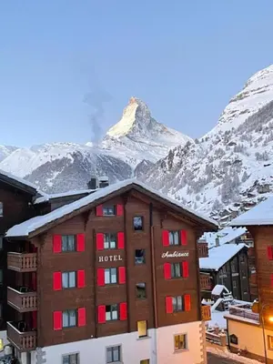 Ein allgemeiner Bergblick oder ein Berglick von des Hotels aus