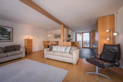 Ein Sitzbereich in der Unterkunft Chalet Roossi 3