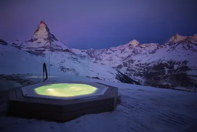 Ein allgemeiner Bergblick oder ein Berglick von des Hotels aus