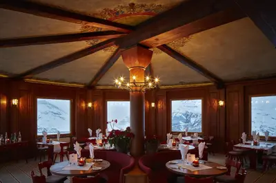 Ein Restaurant oder anderes Speiselokal in der Unterkunft Riffelhaus 1853
