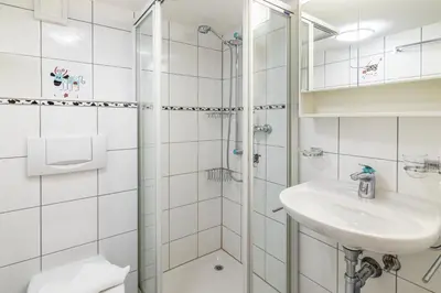 Ein Badezimmer in der Unterkunft Chalet Schweizerhof 1