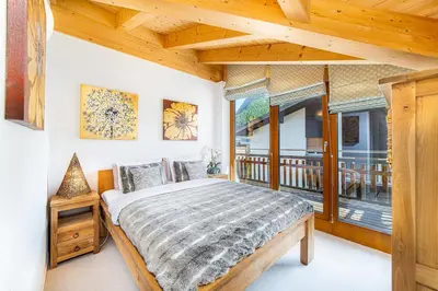 Ein Bett oder Betten in einem Zimmer der Unterkunft Sonnegg Penthouse