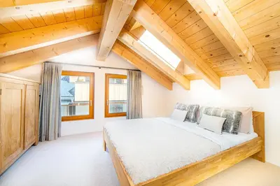 Ein Bett oder Betten in einem Zimmer der Unterkunft Sonnegg Penthouse