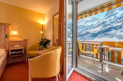 Ein allgemeiner Bergblick oder ein Berglick von des Hotels aus