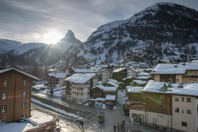 Ein allgemeiner Bergblick oder ein Berglick von des Hotels aus