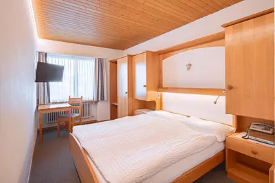Ein Bett oder Betten in einem Zimmer der Unterkunft Hotel Parnass