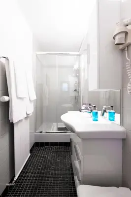 Ein Badezimmer in der Unterkunft Hotel le Beausite