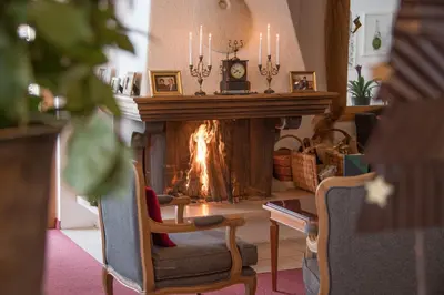 Ein Sitzbereich in der Unterkunft Waldhotel Doldenhorn