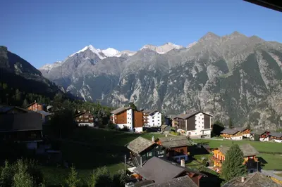 Ein allgemeiner Bergblick oder ein Berglick von des Hotels aus