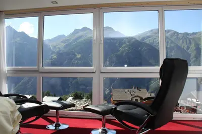 Ein allgemeiner Bergblick oder ein Berglick von des Hotels aus