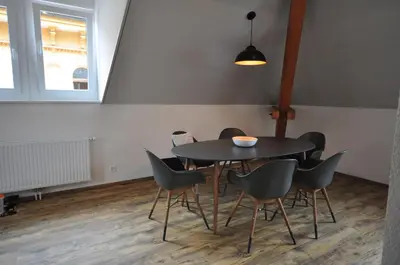 Ein Sitzbereich in der Unterkunft Interlaken Central 4