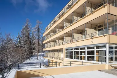 Ein Balkon oder eine Terrasse in der Unterkunft Crans-Montana Youth Hostel