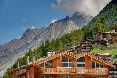 Ein allgemeiner Bergblick oder ein Berglick von der Ferienwohnung aus