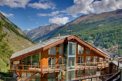 Ein allgemeiner Bergblick oder ein Berglick von der Ferienwohnung aus