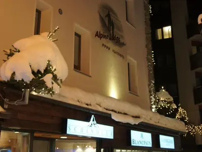 Alpine Lodge im Winter