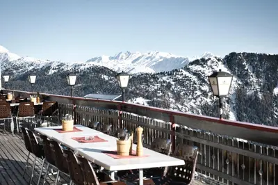Ein allgemeiner Bergblick oder ein Berglick von des Hotels aus