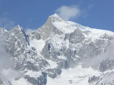 Ein allgemeiner Bergblick oder ein Berglick von des Hotels aus