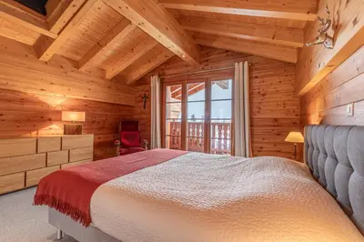 Ein Bett oder Betten in einem Zimmer der Unterkunft Croix Noires FABULOUS & LUXURY chalet 11 pers by Alpvision Résidences
