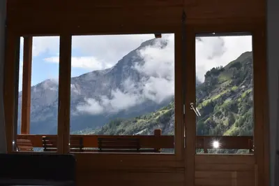 Ein allgemeiner Bergblick oder ein Berglick von der Ferienwohnung aus