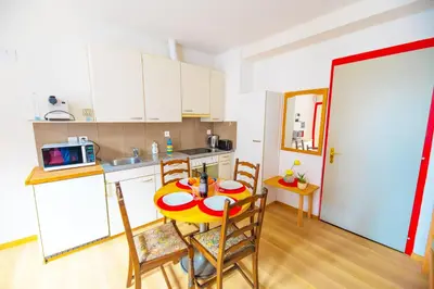 Küche/Küchenzeile in der Unterkunft City Center Holiday Apartment