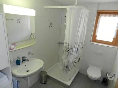 Ein Badezimmer in der Unterkunft Apartment Studio Rinderbergblick by Interhome