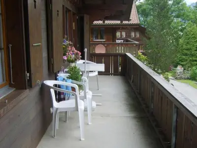 Ein Balkon oder eine Terrasse in der Unterkunft Apartment Arnika # 2 by Interhome