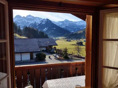 Ein allgemeiner Bergblick oder ein Berglick von der Ferienwohnung aus
