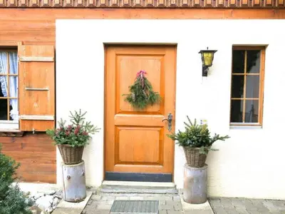 Eine Fassade oder ein Eingang zu Apartment Silberdistel by Interhome