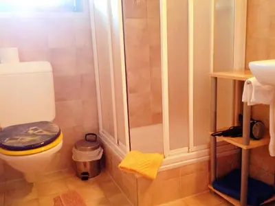 Ein Badezimmer in der Unterkunft Apartment Lohnerhus-1 by Interhome