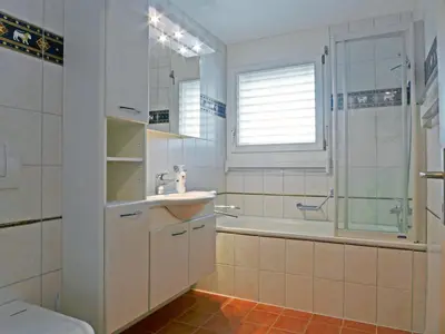 Ein Badezimmer in der Unterkunft Studio Silence Apt- H by Interhome