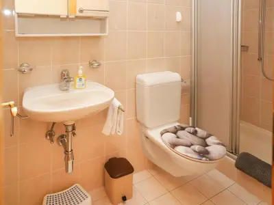 Ein Badezimmer in der Unterkunft Apartment Cascades d'Eden 2 by Interhome