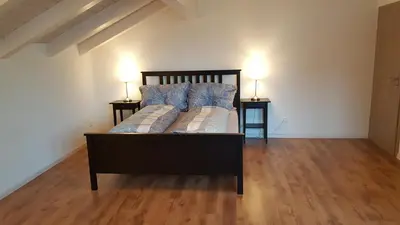 Ein Bett oder Betten in einem Zimmer der Unterkunft Attika Wohnung Spiez