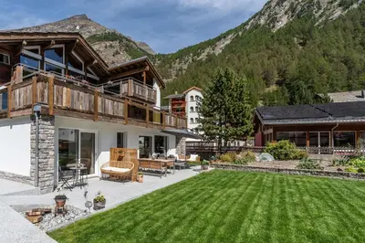 Ein allgemeiner Bergblick oder ein Berglick von der Ferienwohnung aus