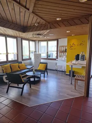 Ein Sitzbereich in der Unterkunft Hotel Alpha Thun