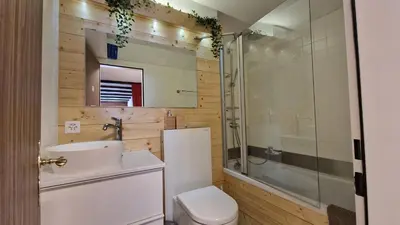 Ein Badezimmer in der Unterkunft L'oree 12