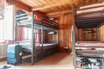 Ein Bett oder Betten in einem Zimmer der Unterkunft Balmers Hostel