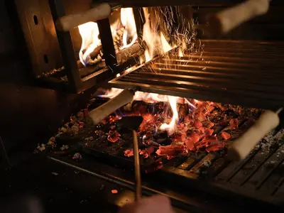 Ein für Gäste verfügbarer Grill in der Pension