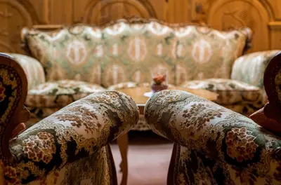Ein Sitzbereich in der Unterkunft Walliserhof