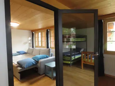 Ein Bett oder Betten in einem Zimmer der Unterkunft Holzhaus bei Interlaken