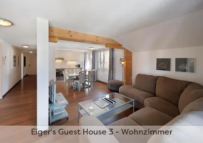 Ein Sitzbereich in der Unterkunft Eiger Guest House - Grindelwald