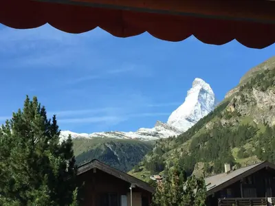Ein allgemeiner Bergblick oder ein Berglick von der Ferienwohnung aus